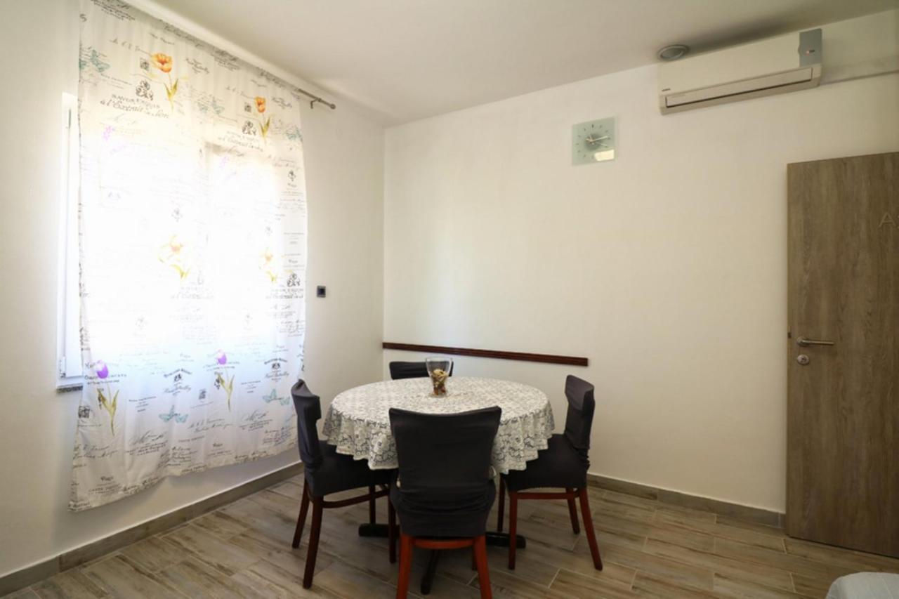 Apartmani Mikin Бетина Екстер'єр фото