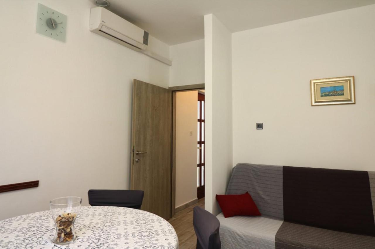 Apartmani Mikin Бетина Екстер'єр фото