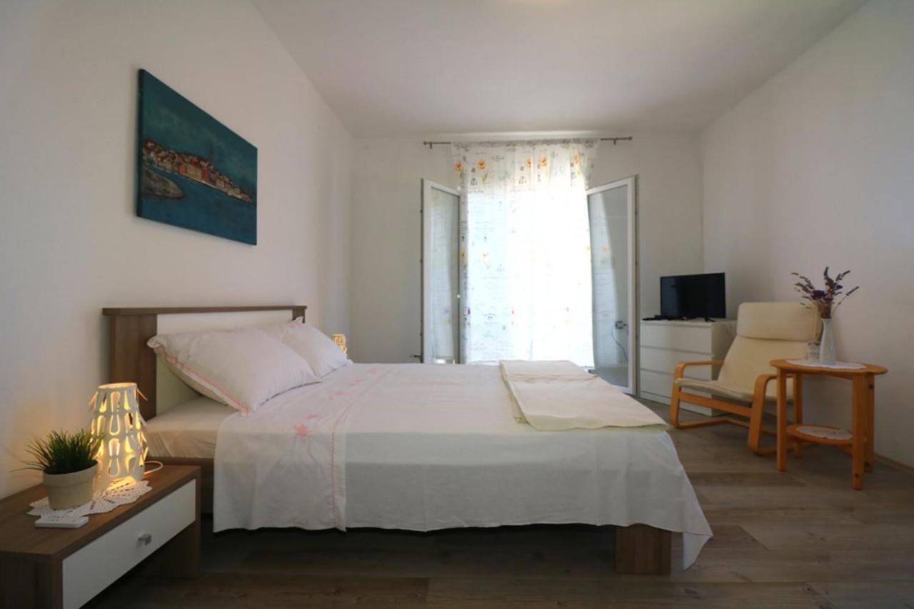 Apartmani Mikin Бетина Екстер'єр фото