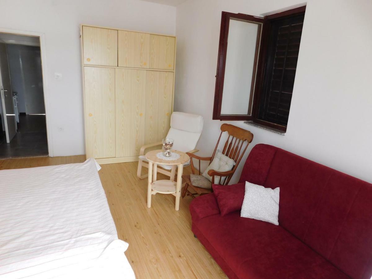 Apartmani Mikin Бетина Екстер'єр фото