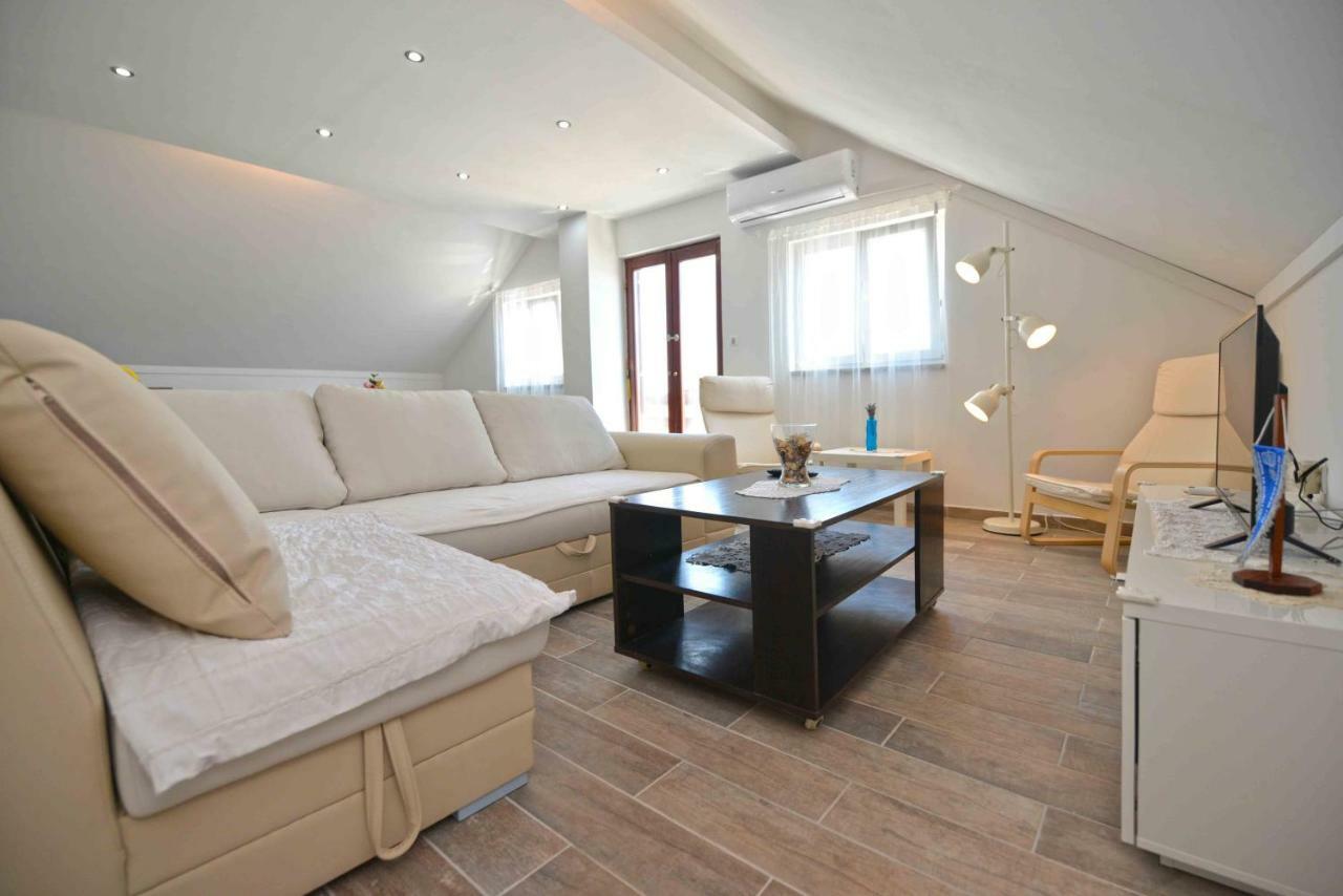 Apartmani Mikin Бетина Екстер'єр фото