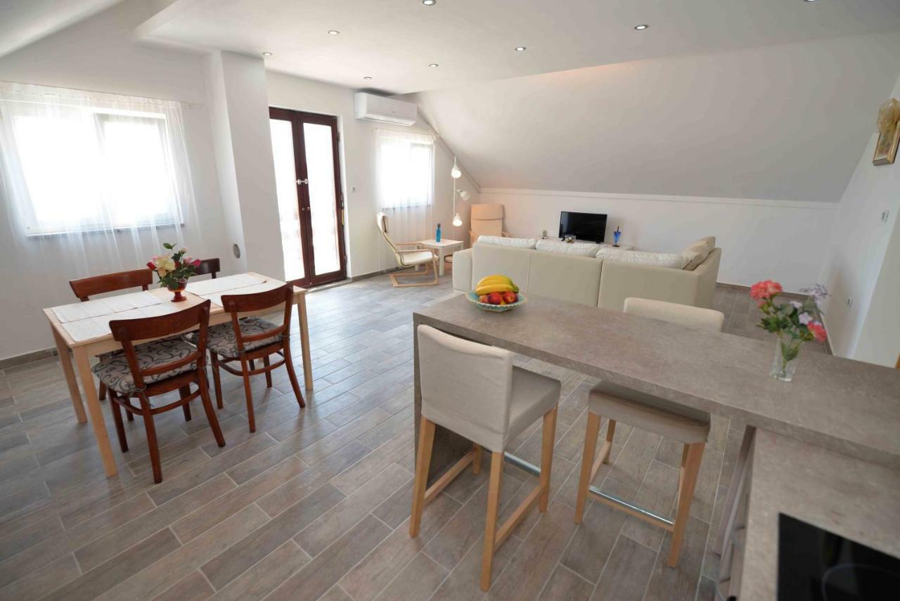 Apartmani Mikin Бетина Екстер'єр фото
