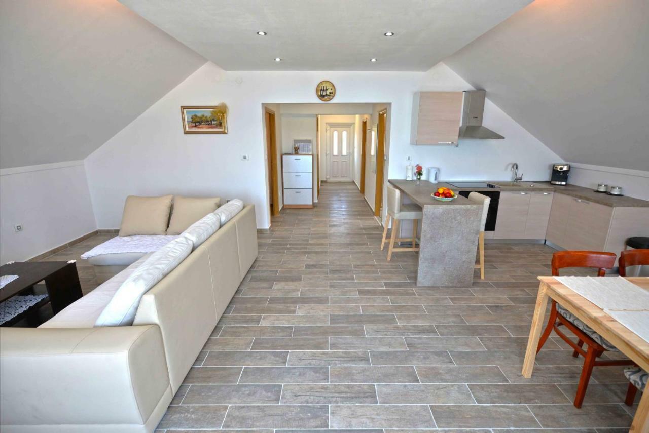Apartmani Mikin Бетина Екстер'єр фото
