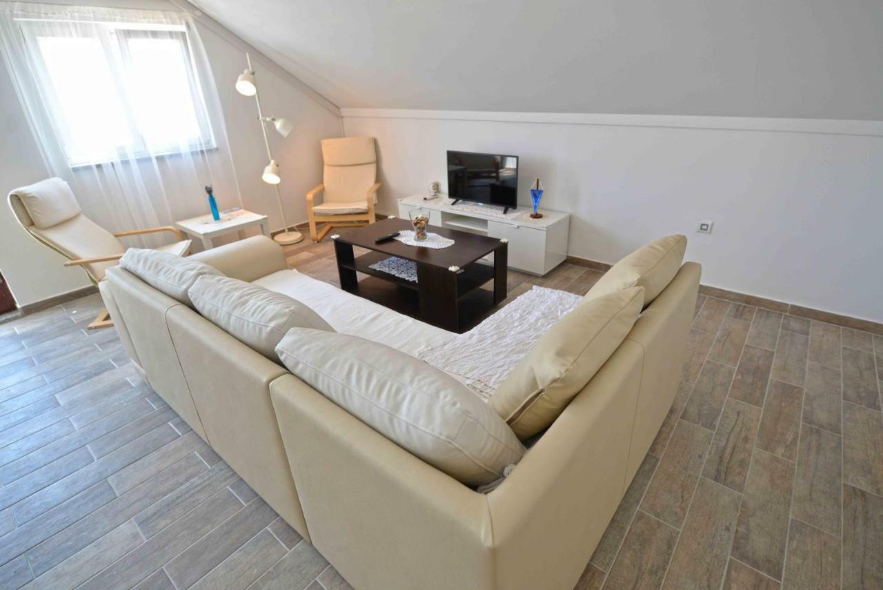 Apartmani Mikin Бетина Екстер'єр фото