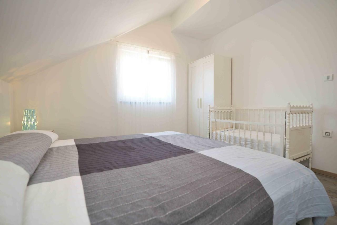 Apartmani Mikin Бетина Екстер'єр фото